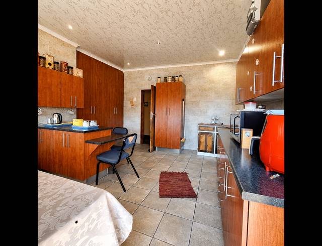 3 BEDROOM HOUSE FOR SALE IN RENSBURG